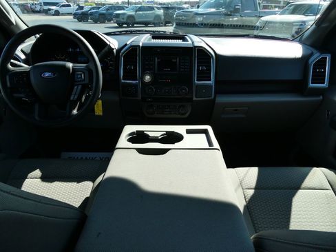 Used 2015 Ford F150 XLT image 18