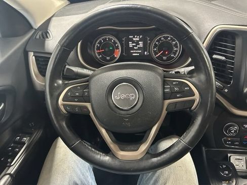Used 2014 Jeep Cherokee Latitude w/ Comfort/Convenience Group AWD/4WD image 24