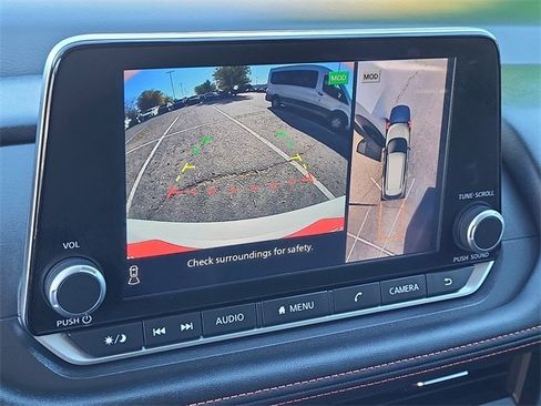 Certified 2025 Nissan Rogue SV image 17