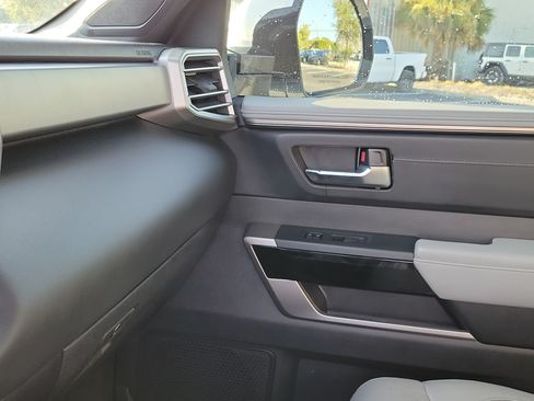 Used 2025 Toyota Sequoia Limited AWD/4WD image 29