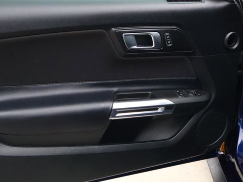 Used 2020 Ford Mustang Coupe RWD image 11