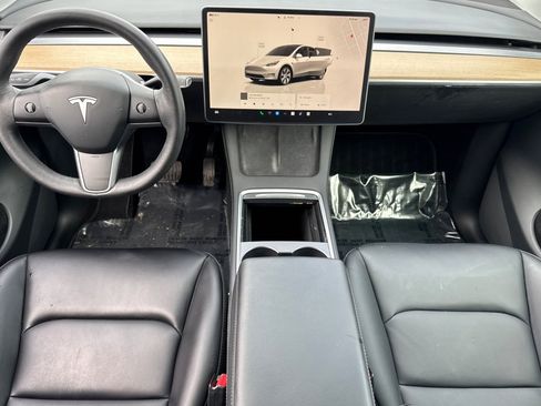 Used 2022 Tesla Model Y Long Range image 15