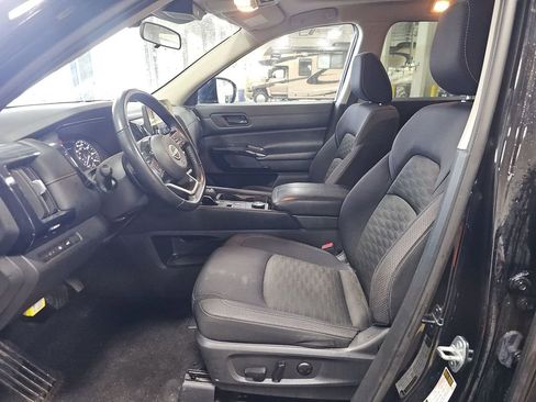 Certified 2023 Nissan Pathfinder SV w/ SV Premium Package image 5