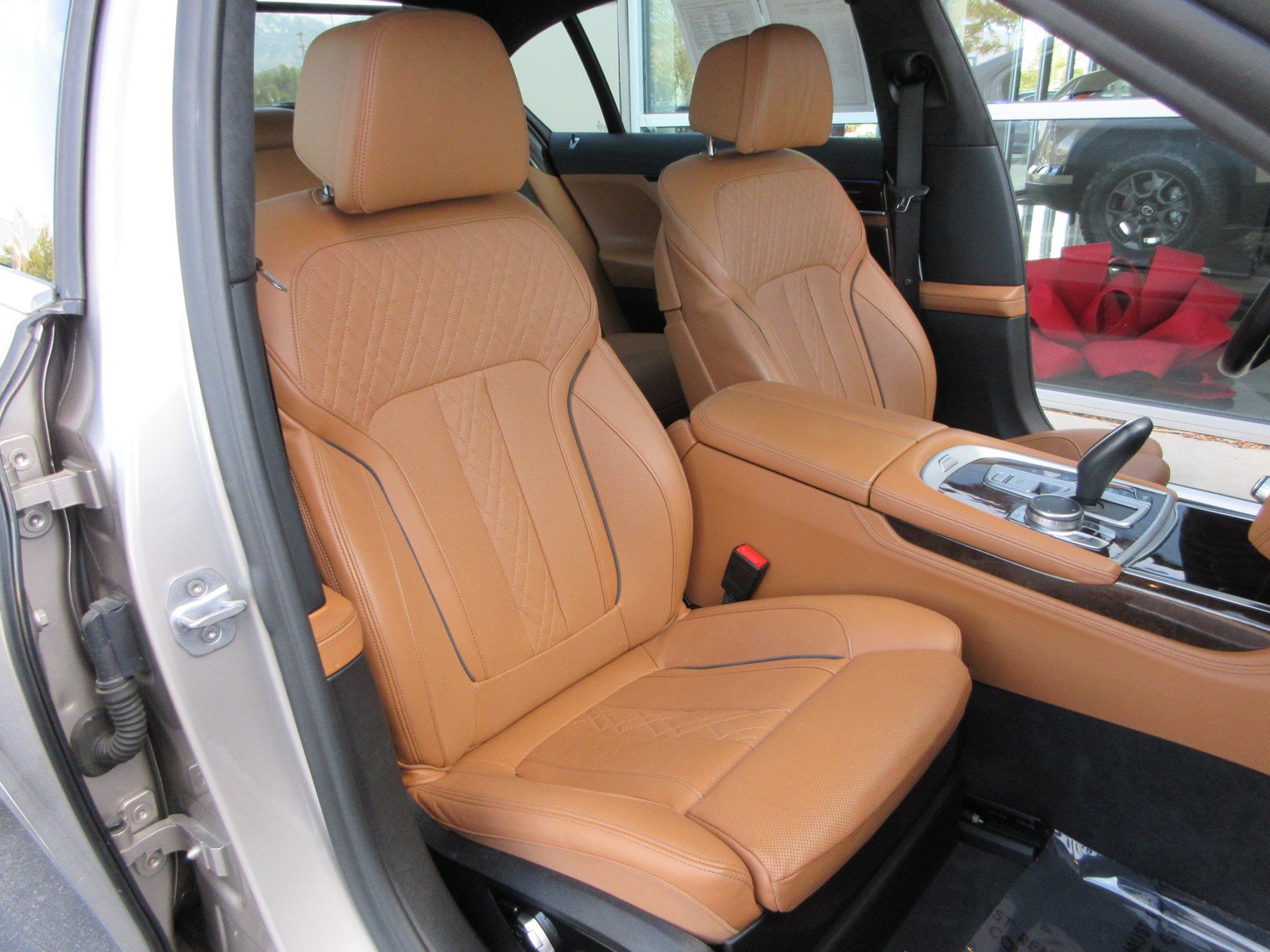 Used 2020 BMW 750i xDrive w/ Interior Design Package AWD/4WD image 26