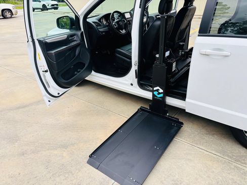 Used 2019 Dodge Grand Caravan GT FWD image 34