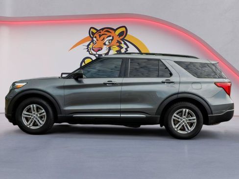 Used 2024 Ford Explorer XLT w/ Equipment Group 202A RWD image 8