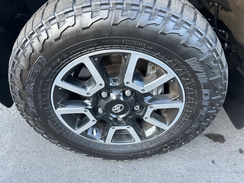 Used 2016 Toyota Tundra Limited w/ Limited Premium Package image 9