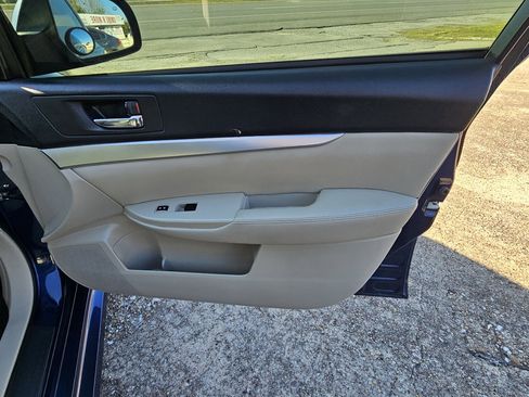 Used 2010 Subaru Legacy 2.5i Premium image 16