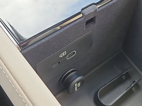 New 2026 Volvo XC90 T8 Ultra w/ Protection Package image 9