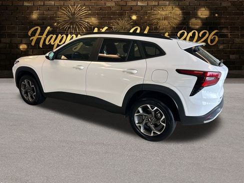 Used 2024 Chevrolet Trax LT image 3
