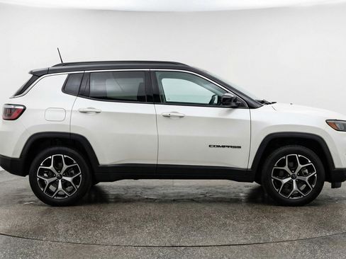 Used 2025 Jeep Compass Limited image 11
