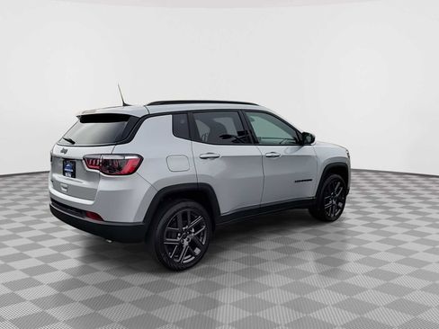 New 2026 Jeep Compass Latitude image 8