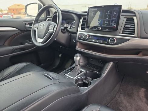 Used 2015 Toyota Highlander XLE image 20