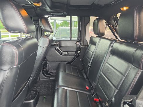 Used 2012 Jeep Wrangler Unlimited Sahara AWD/4WD image 4