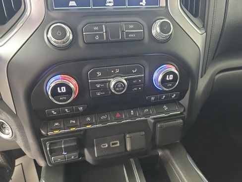 Used 2021 GMC Sierra 1500 SLT w/ SLT Premium Plus Package AWD/4WD image 19