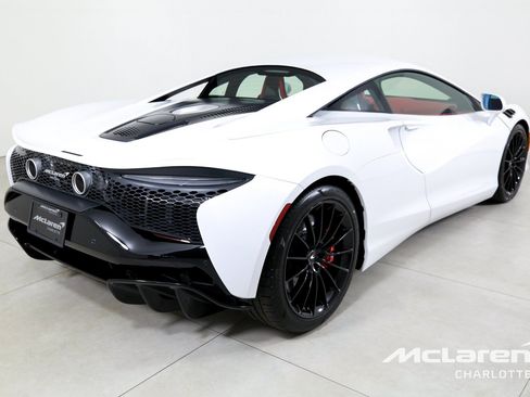 Used 2025 McLaren Artura RWD image 9