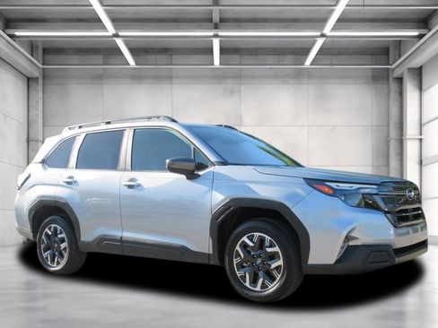 Used 2025 Subaru Forester Premium image 1