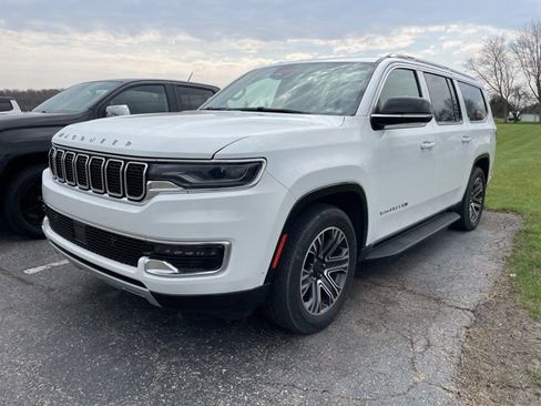 Used 2023 Jeep Wagoneer L Series II image 3