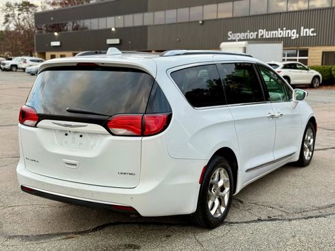Used 2018 Chrysler Pacifica Limited image 6