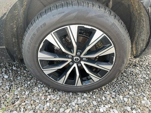 Certified 2023 Volvo XC60 B5 Plus image 32