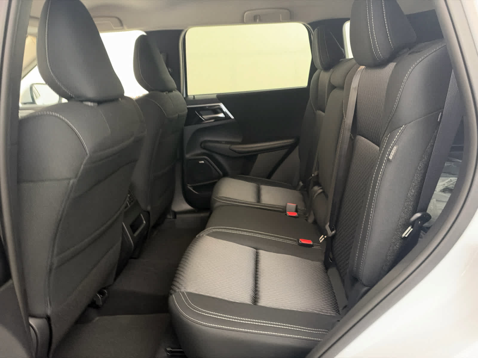 New 2026 Mitsubishi Outlander ES FWD image 16