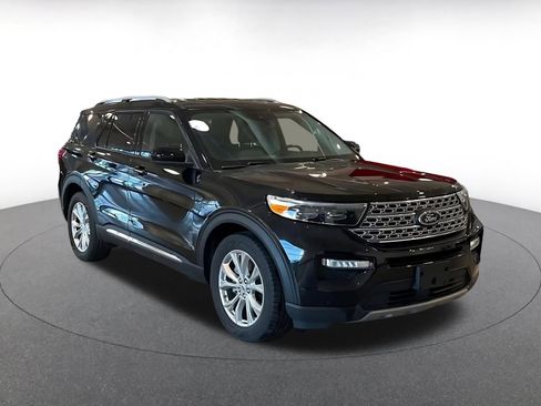 Used 2023 Ford Explorer Limited image 3