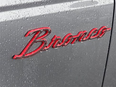 Used 2021 Ford Bronco Outer Banks image 5