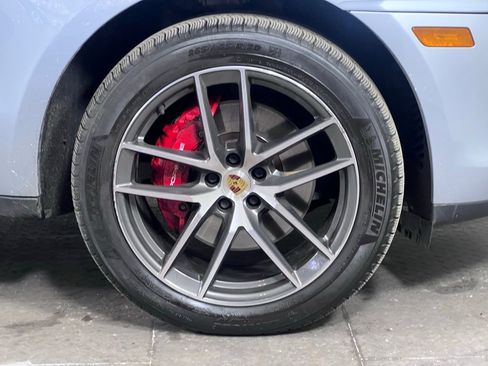 Certified 2022 Porsche Macan S image 12