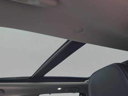 Certified 2025 Honda Pilot Touring image 10