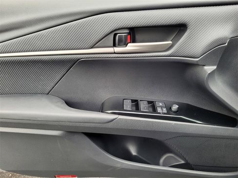 Used 2025 Toyota Camry SE image 23