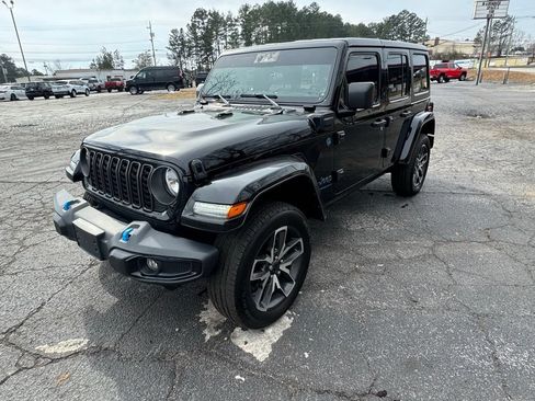 Used 2024 Jeep Wrangler Unlimited w/ Convenience Group AWD/4WD image 2