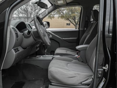 Used 2021 Nissan Frontier SV w/ Midnight Edition Floor Mats image 3