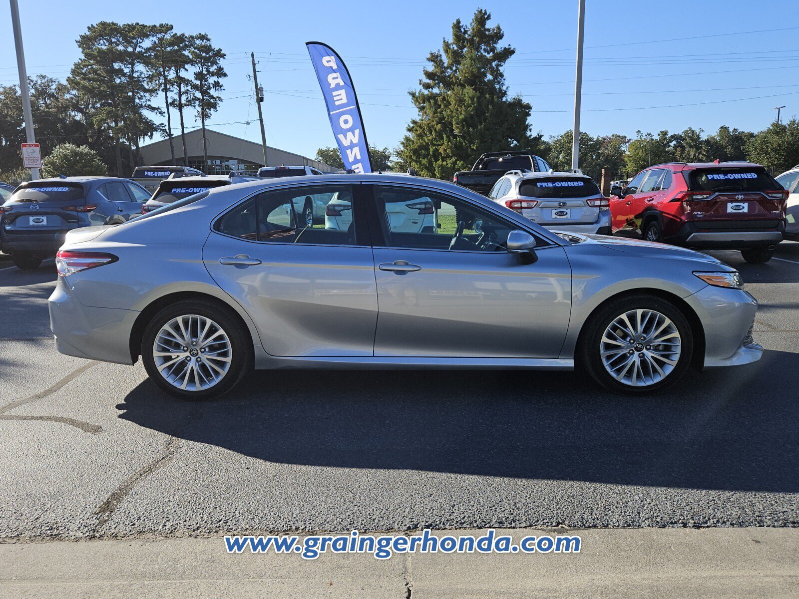 Used 2020 Toyota Camry XLE FWD image 6