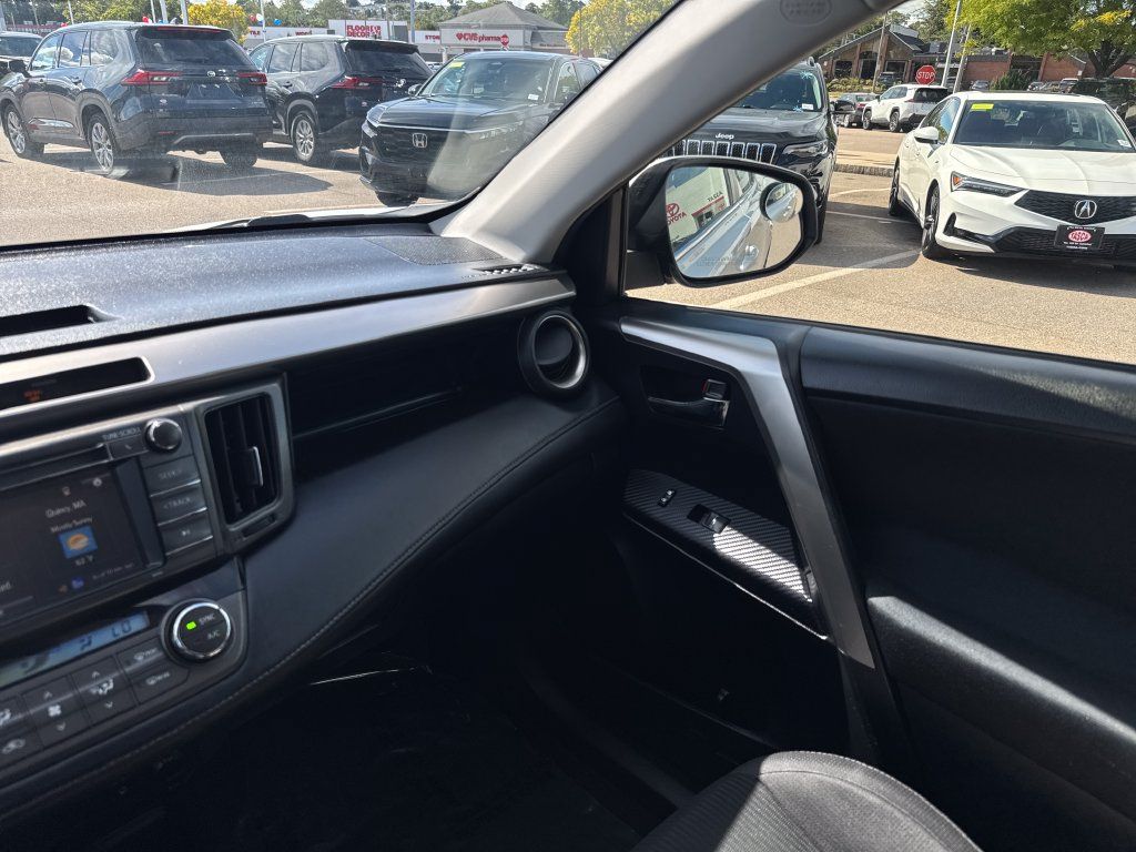 Used 2015 Toyota RAV4 XLE AWD/4WD image 27