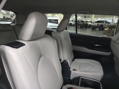New 2026 Toyota Grand Highlander AWD image 12