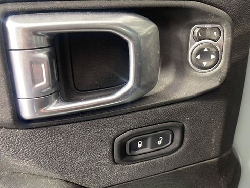 Used 2024 Jeep Wrangler Unlimited Sahara w/ Technology Group AWD/4WD image 14