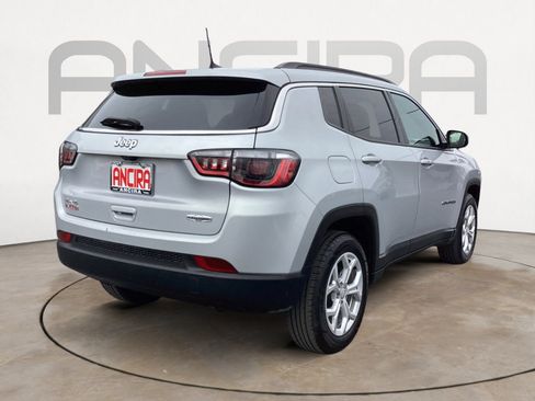 Used 2024 Jeep Compass Latitude image 14