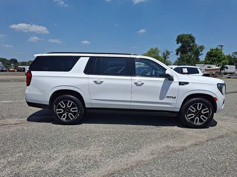 Used 2024 GMC Yukon XL AT4 AWD/4WD image 13