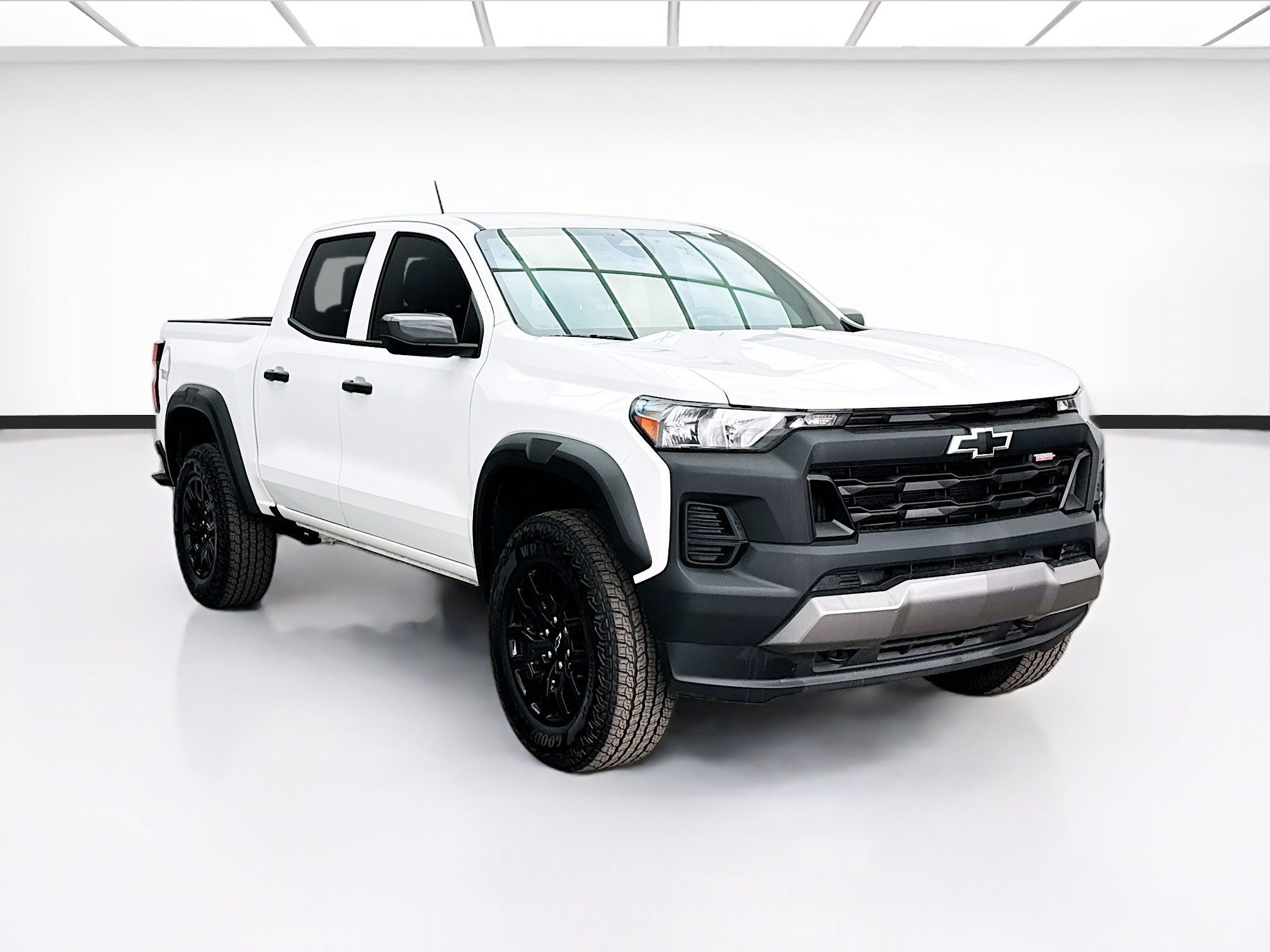 Used 2025 Chevrolet Colorado Trail Boss AWD/4WD image 3
