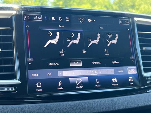 Used 2023 Chrysler Pacifica Touring-L FWD image 27