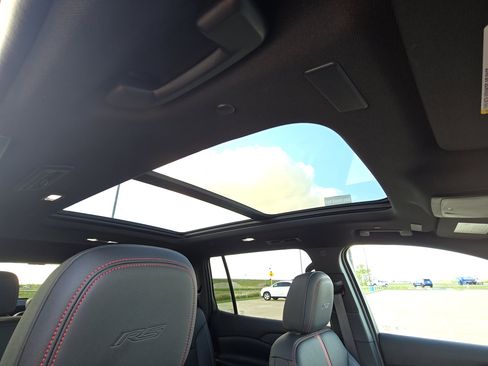 Used 2024 Chevrolet Traverse RS image 15