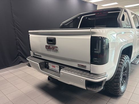 Used 2018 GMC Sierra 1500 SLT w/ All Terrain X Package image 4