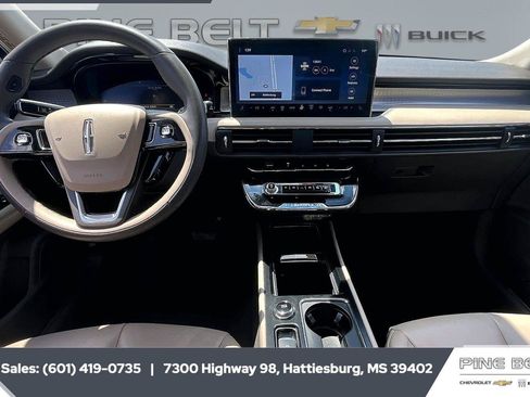 Used 2023 Lincoln Corsair FWD image 13