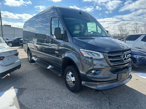 Used 2023 Mercedes-Benz Sprinter 3500 image 3