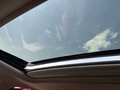 Used 2015 Toyota Camry SE w/ Moonroof Package FWD image 9
