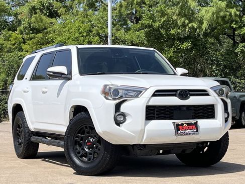 Used 2023 Toyota 4Runner SR5 Premium w/ Moonroof Package RWD image 2