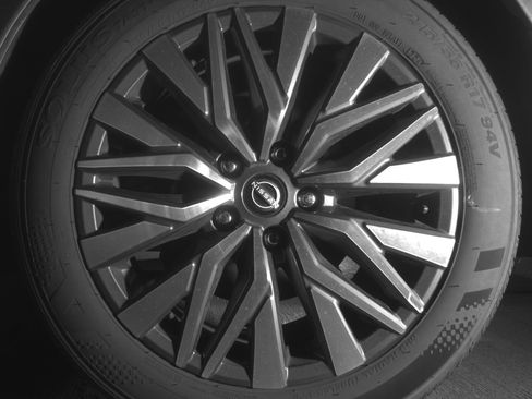 Used 2025 Nissan Altima 2.5 SV image 14