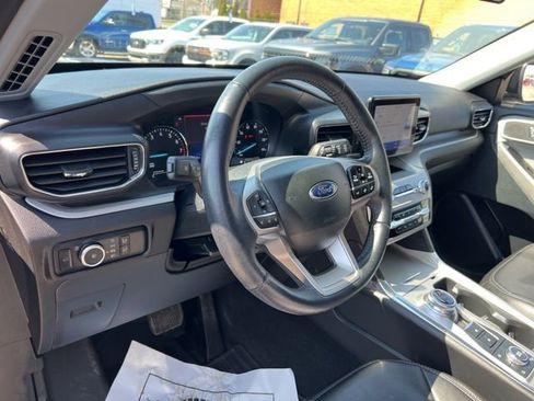 Certified 2023 Ford Explorer XLT w/ Equipment Group 202A AWD/4WD image 7