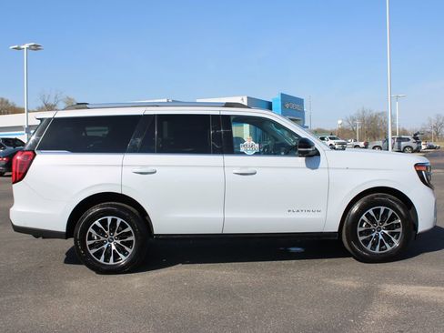 Used 2025 Ford Expedition Platinum image 11