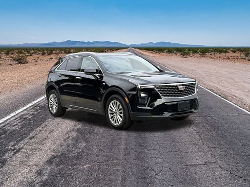 Used 2025 Cadillac XT4 Premium Luxury image 3
